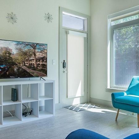 Beautiful Riverwalk Apt With Full Amenities, King Bed & Free Parking San Antonio Esterno foto