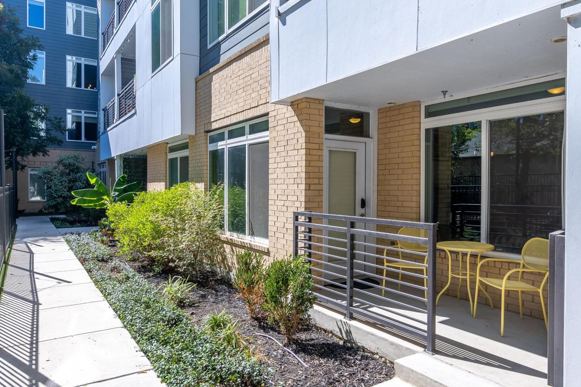 Beautiful Riverwalk Apt With Full Amenities, King Bed & Free Parking San Antonio Esterno foto