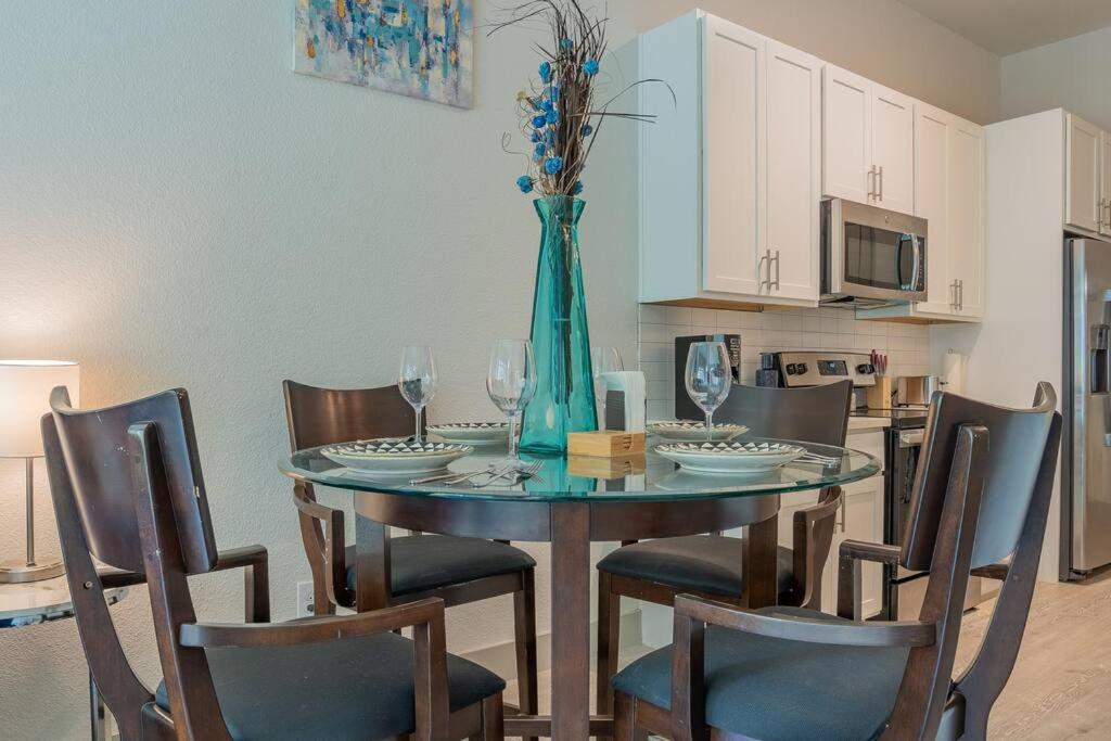 Beautiful Riverwalk Apt With Full Amenities, King Bed & Free Parking San Antonio Esterno foto