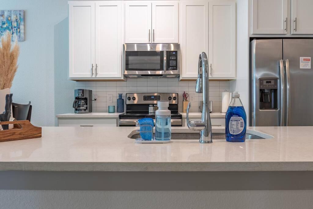 Beautiful Riverwalk Apt With Full Amenities, King Bed & Free Parking San Antonio Esterno foto