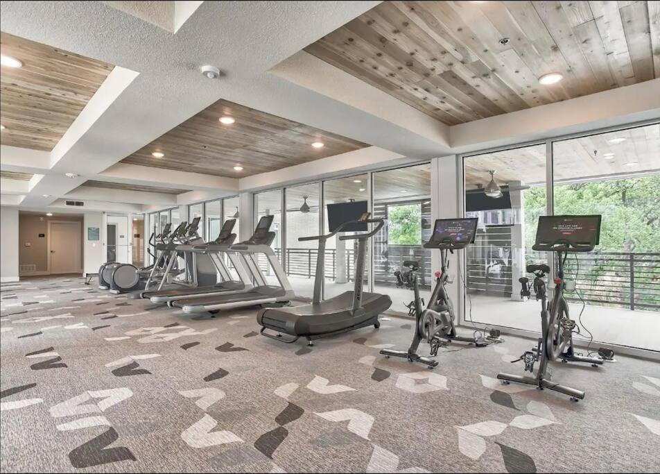 Beautiful Riverwalk Apt With Full Amenities, King Bed & Free Parking San Antonio Esterno foto