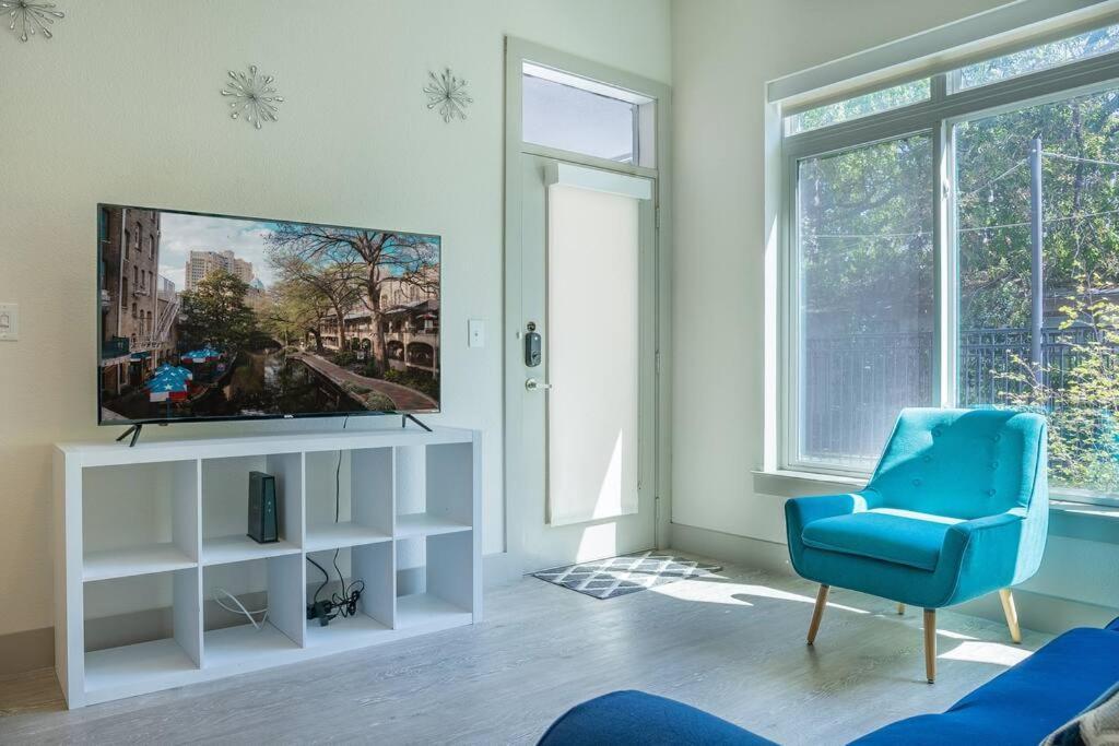 Beautiful Riverwalk Apt With Full Amenities, King Bed & Free Parking San Antonio Esterno foto