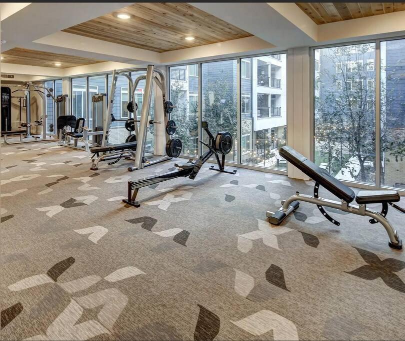 Beautiful Riverwalk Apt With Full Amenities, King Bed & Free Parking San Antonio Esterno foto