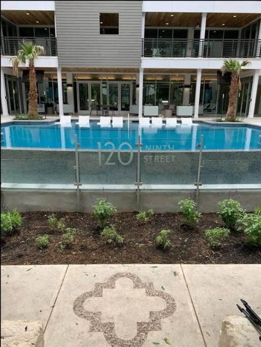 Beautiful Riverwalk Apt With Full Amenities, King Bed & Free Parking San Antonio Esterno foto