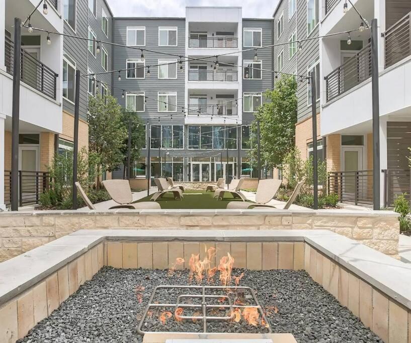 Beautiful Riverwalk Apt With Full Amenities, King Bed & Free Parking San Antonio Esterno foto