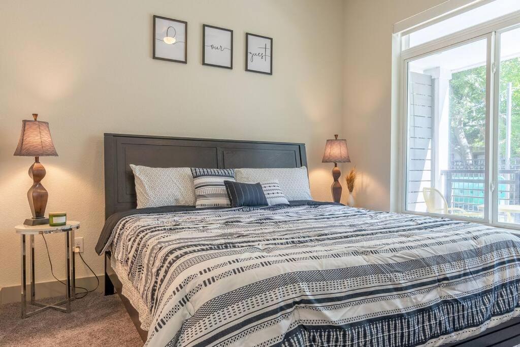 Beautiful Riverwalk Apt With Full Amenities, King Bed & Free Parking San Antonio Esterno foto